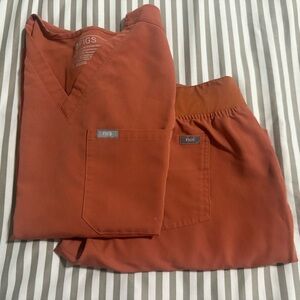 FIGS Medium Scrub Set